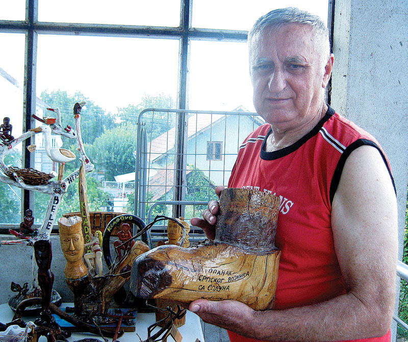 Необичне скулптуре од дрвета пронађеног у Дунаву